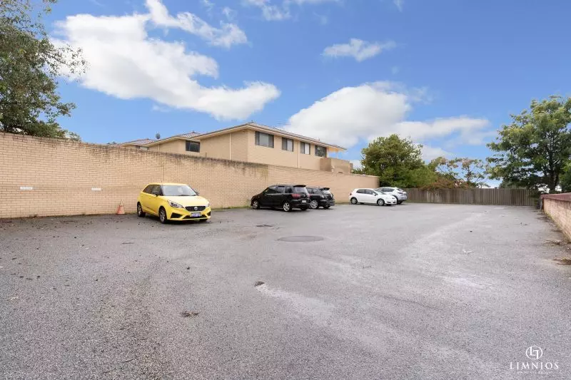 Scenic Top Floor Apartment