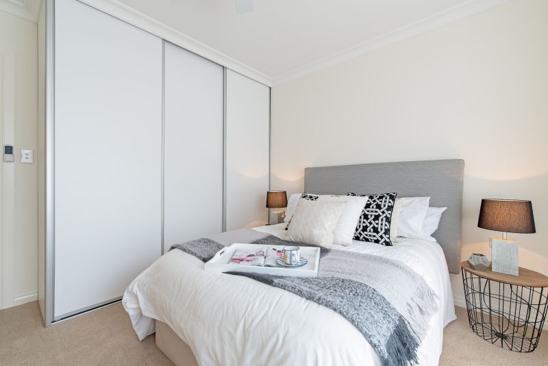 Spacious unit refurbished in a contemporary style