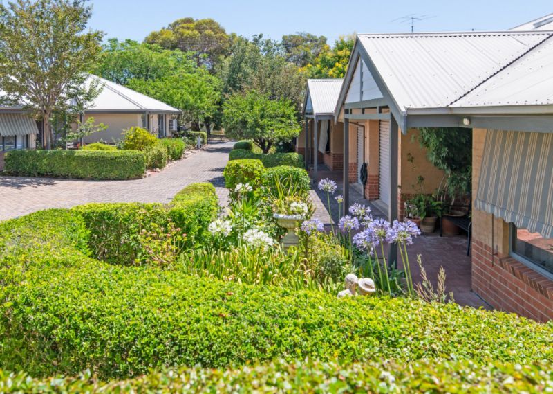 Live in this lovely unit while accessing the level of support you need when you need it!