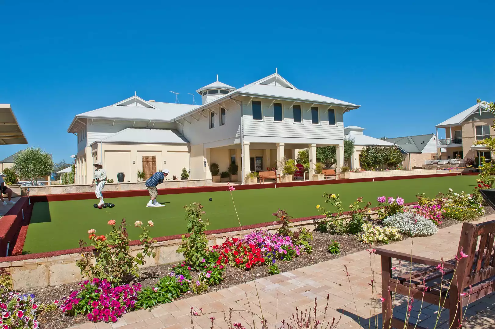 Spacious apartment opposite the clubhouse - move‑in ready!