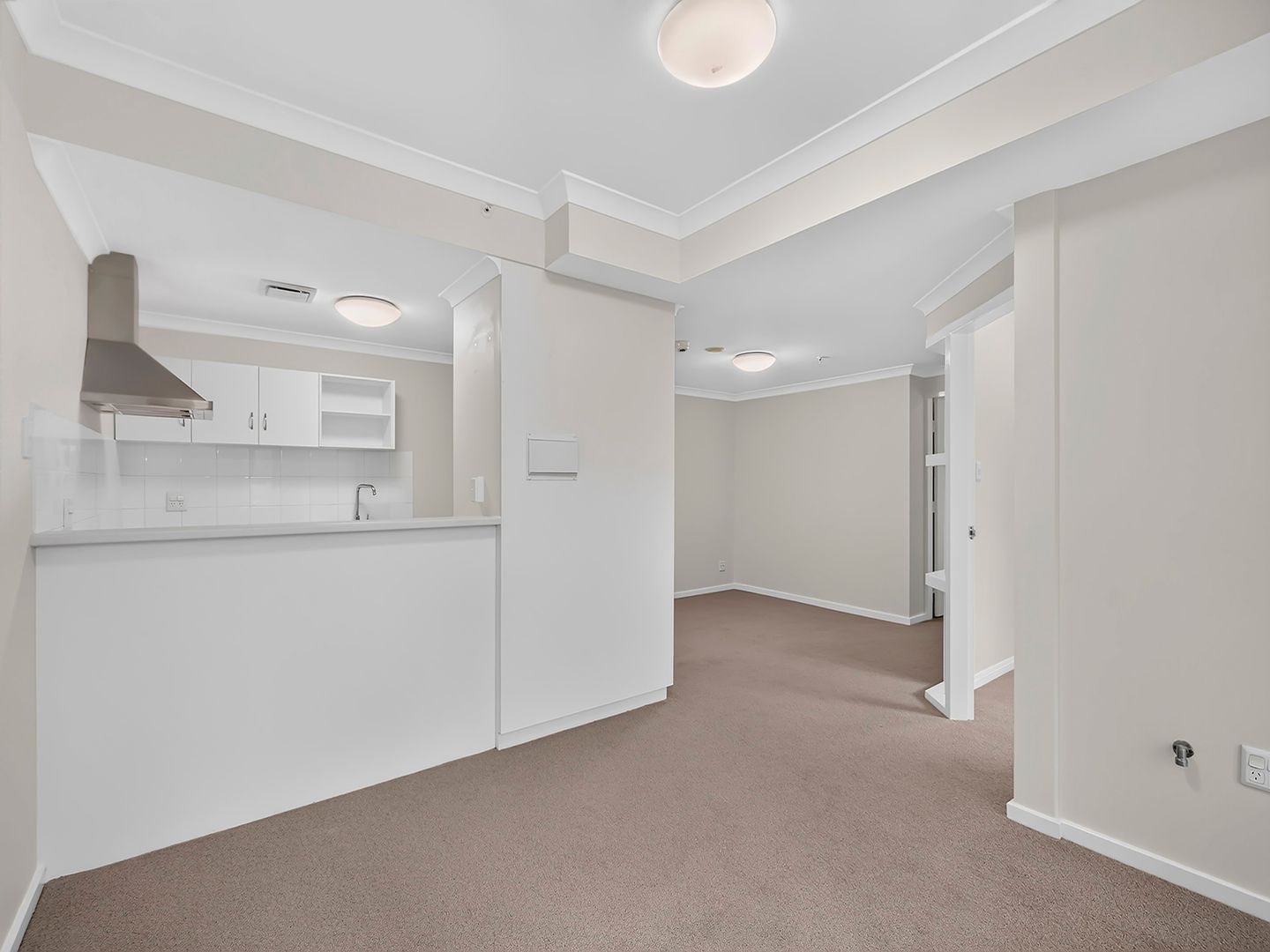 Stylish 1 Bedroom + Study Apartment in the Heart of Moline Village, Karrinyup