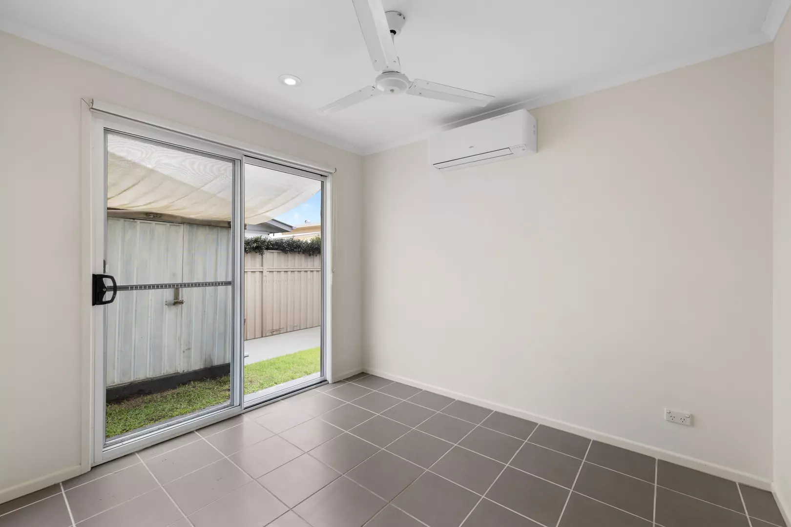 Two bedroom plus study Bottlebrush design home in Palm Lake Resort Eagleby