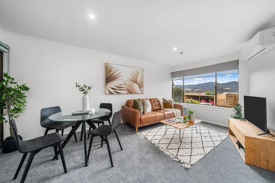 Apartment with views over community gardens