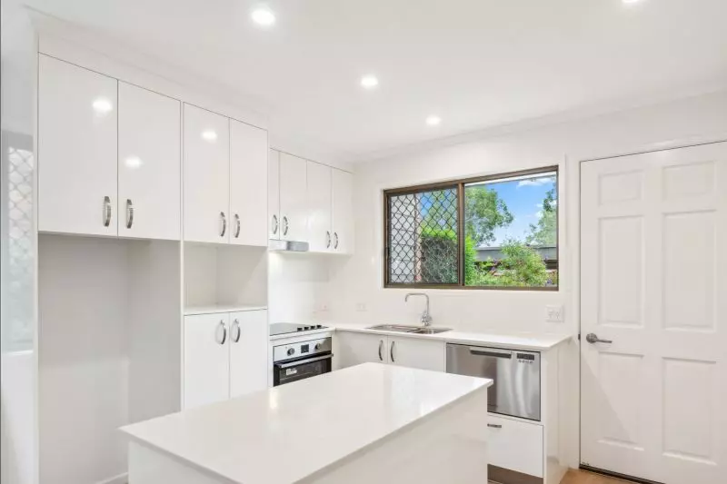 Light-filled one-bedroom plus study villa