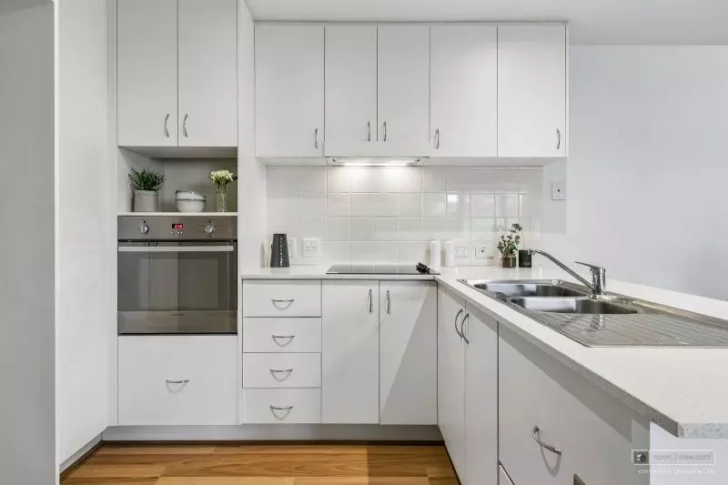 Bright, Stylish and Garden Views