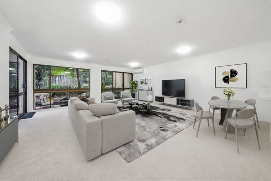 Rare supersized one bedroom apartment!
