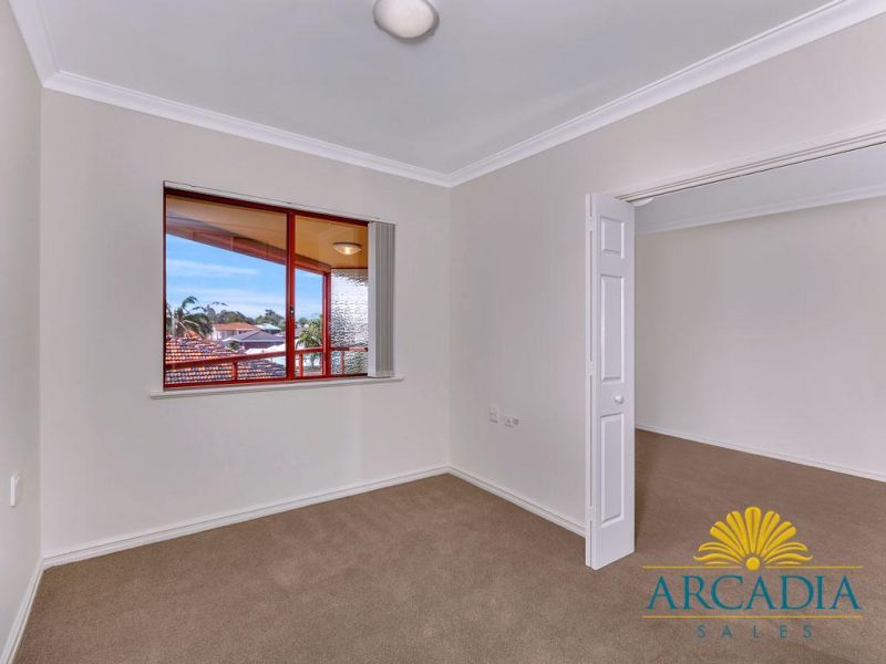 Arcadia Waters Bicton - Views, Views & More Views...
