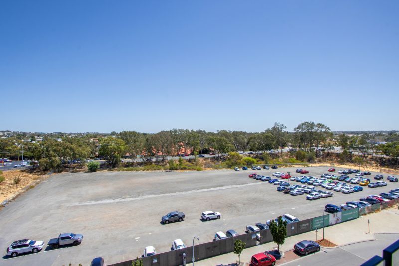 Contemporary and Stylish Living, Central Location!