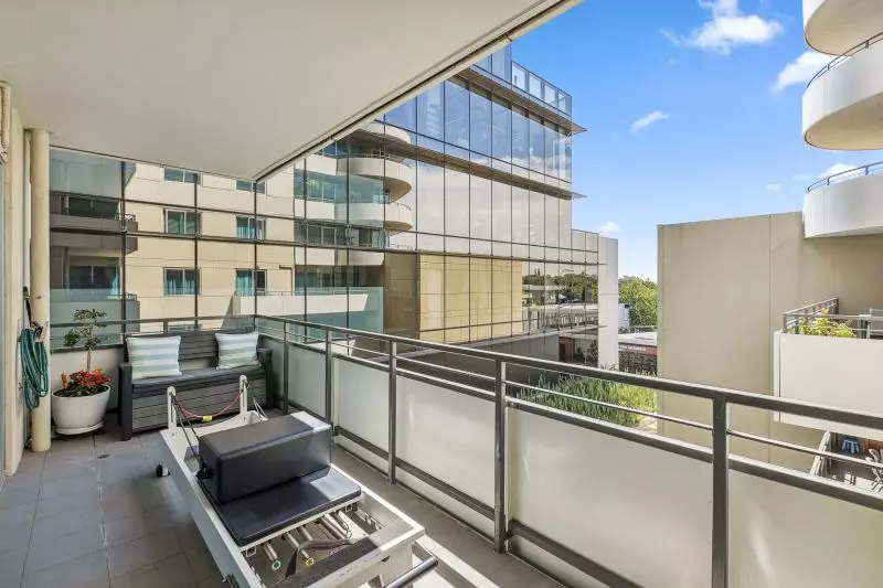 Spacious, north-facing 2-bedroom apartment!