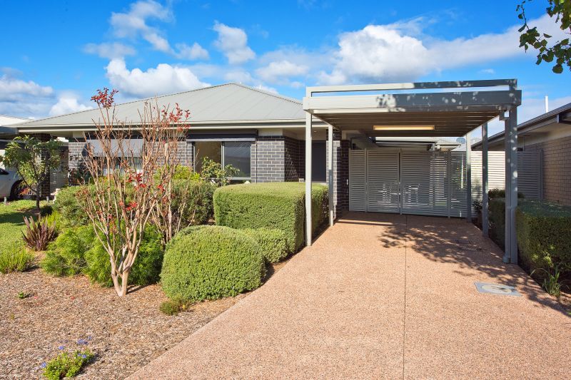 Freshly renovated two bedroom retreat in prime location in Arilla Village