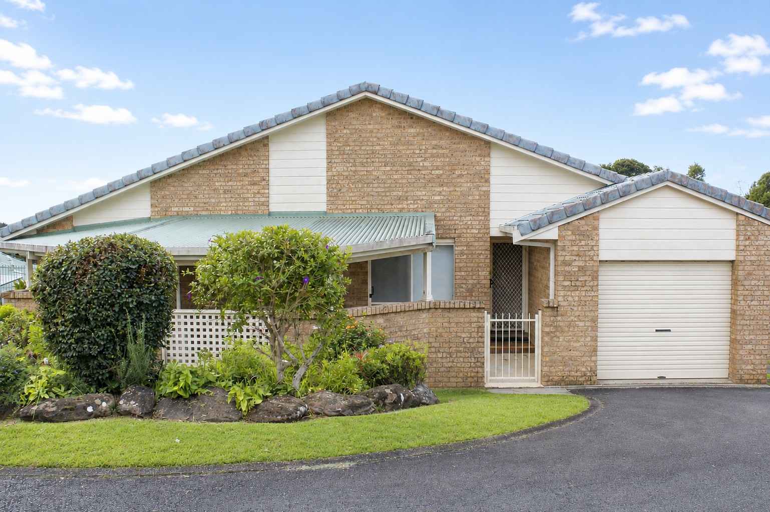 Freshly Refreshed Living with Beautiful Northerly Views