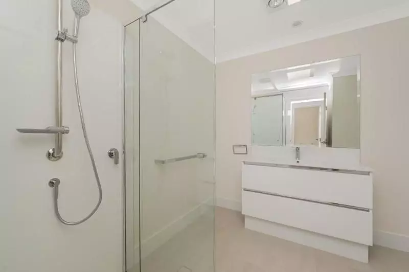 Stylish Refurbished Unit with Spacious Balcony for Relaxing