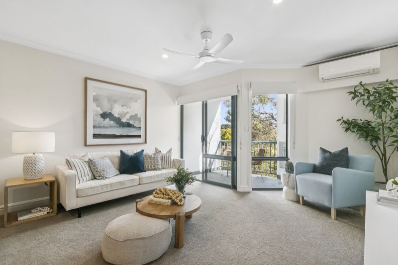 Gum tree and playing fields view - bright & spacious one-bedroom apartment