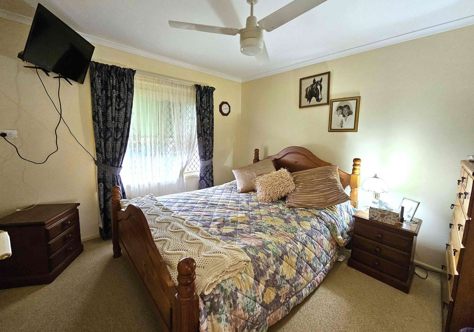 UNDER OFFER - a big deduction for URGENT SALE!- 