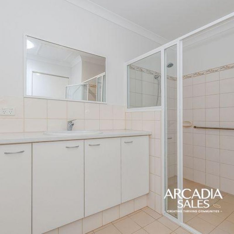 Newly Refurbished. Lovely Open Plan living