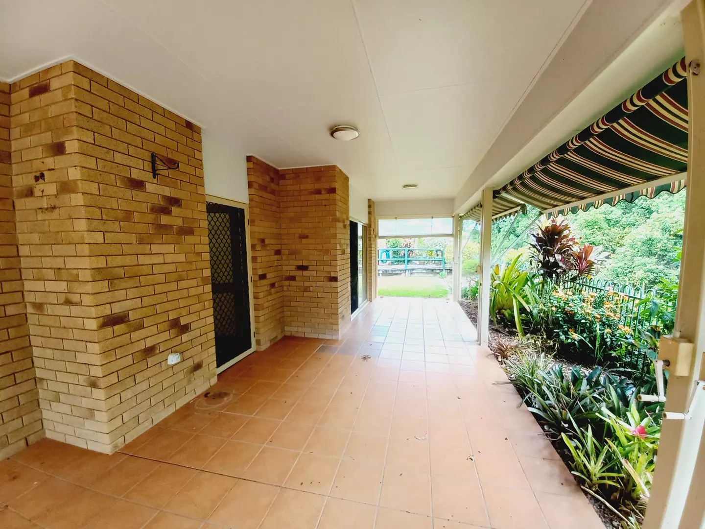 Stunning 3 bedroom stand alone home