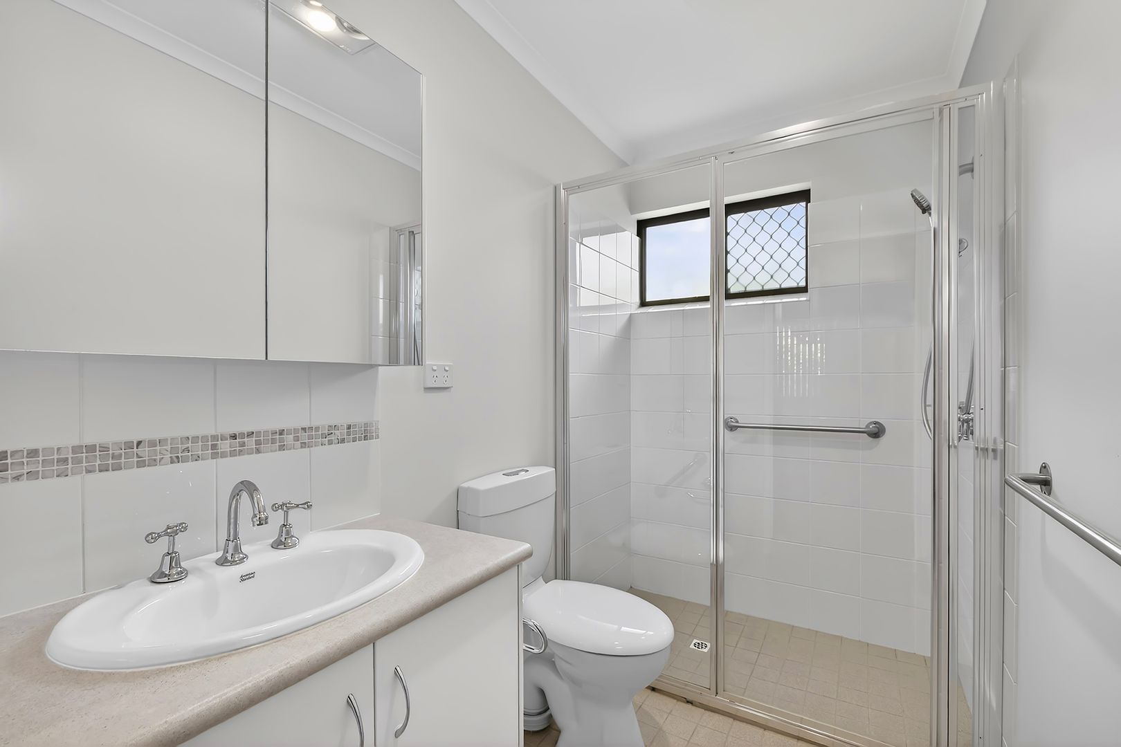 Lovely 1 bedroom unit in Frederick Guest Retirement Village in the heart of Bull Creek.
