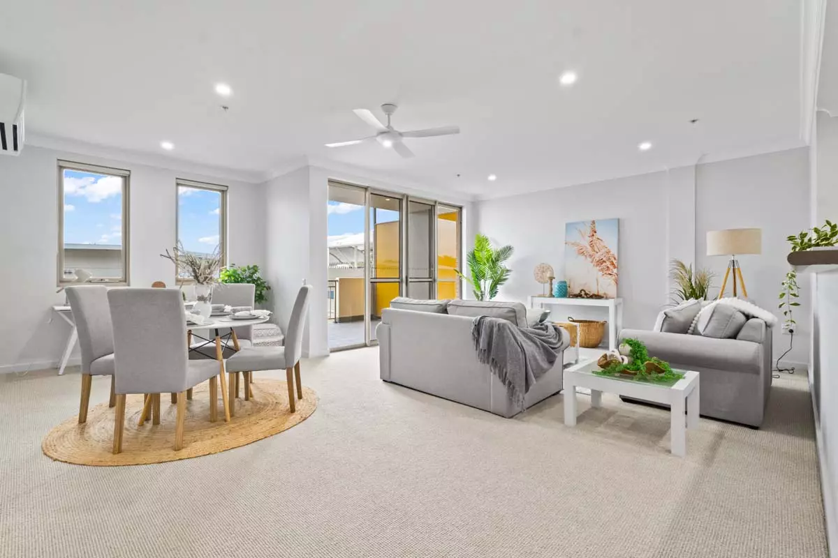 Spacious sunlit 2 Bedroom Unit With 2 Balconies