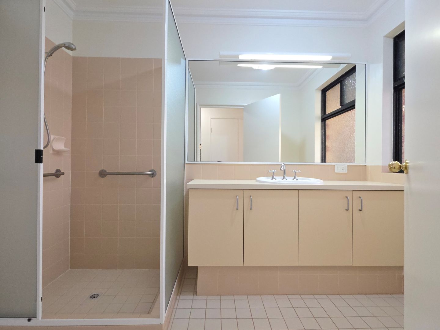 Under Offer! Affordable Retirement Unit in Bentley