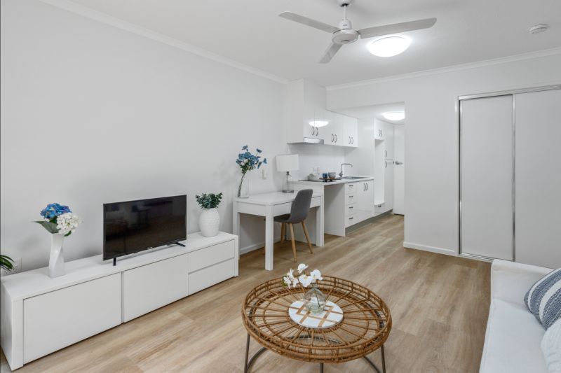 Serene top-floor one-bedroom apartment