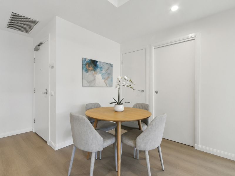 Stylish North-Facing Penthouse with Sunlit Balcony