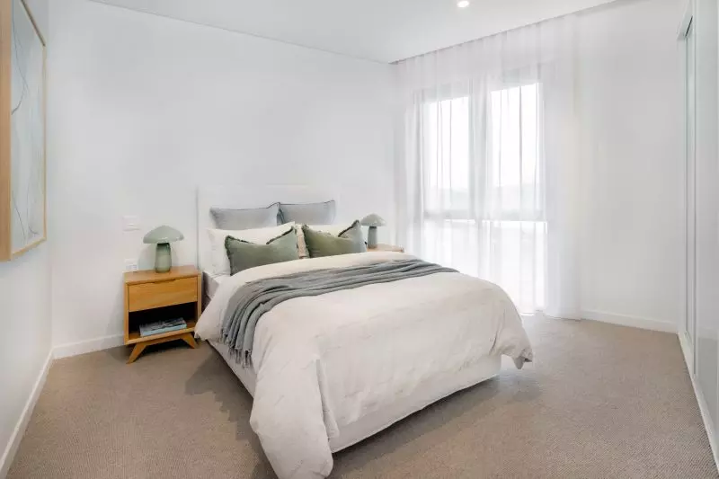 Spacious 2-bedroom apartment with private balcony & study nook