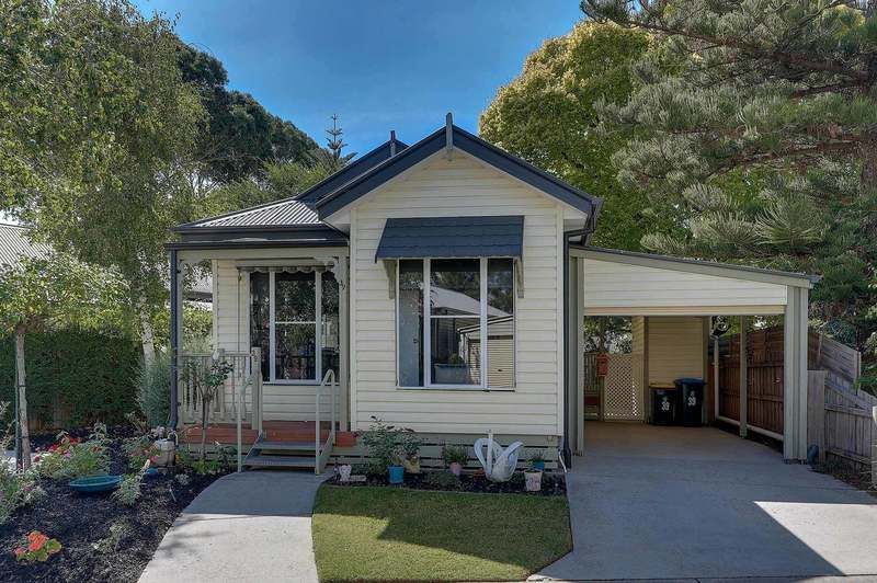 Unique One Bedroom Cottage!