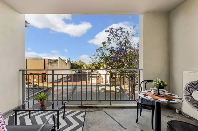 Light & Bright Living, Refurbished... See it to Believe it!!