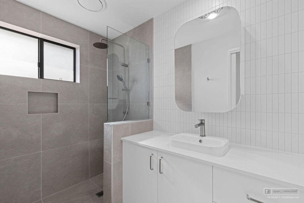 Natural light 2 Bedroom Unit 