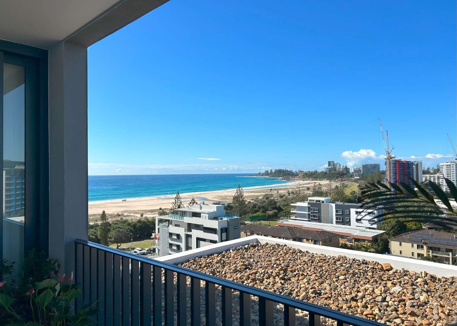 Spacious penthouse apartment in a premium beachside location