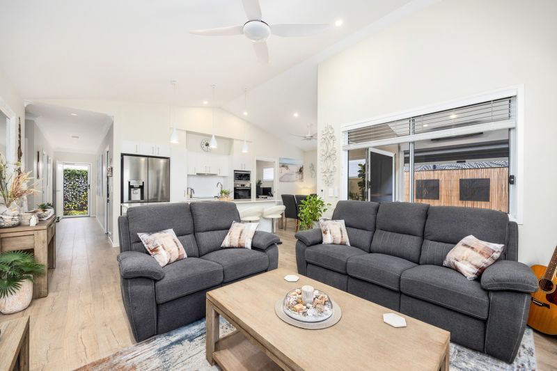 Stylish Corner Home – Extended Private Alfresco