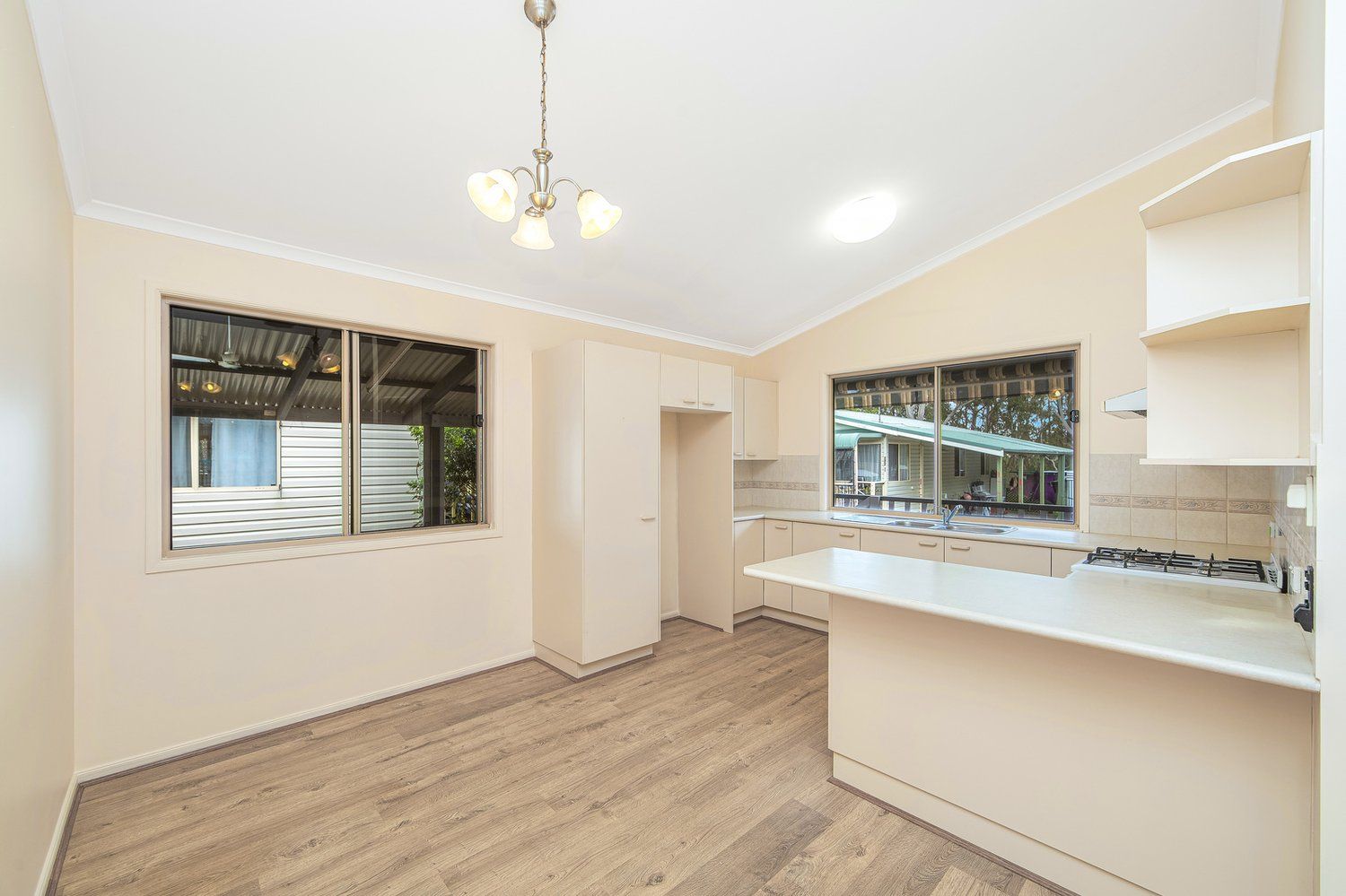 Spacious Corner Block Living - Simply Move In & Relax!