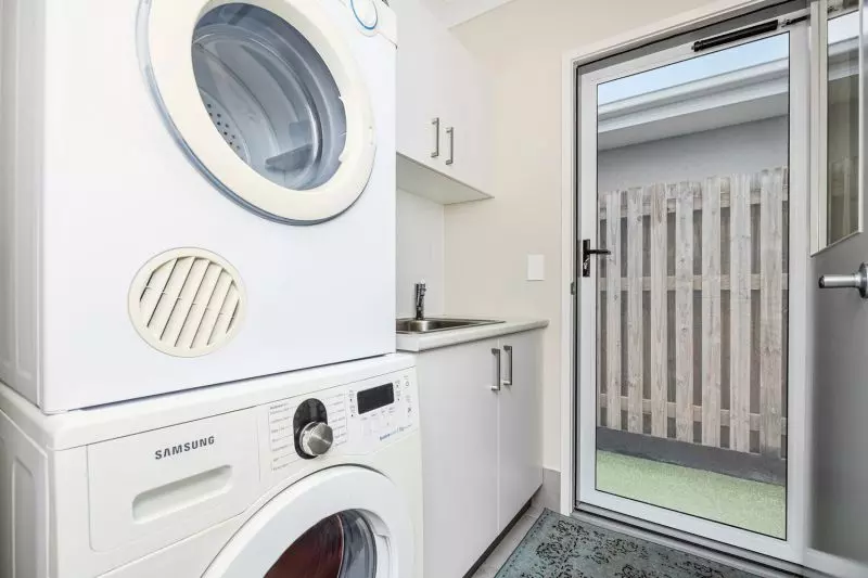 Stunning Tropical Hideaway!