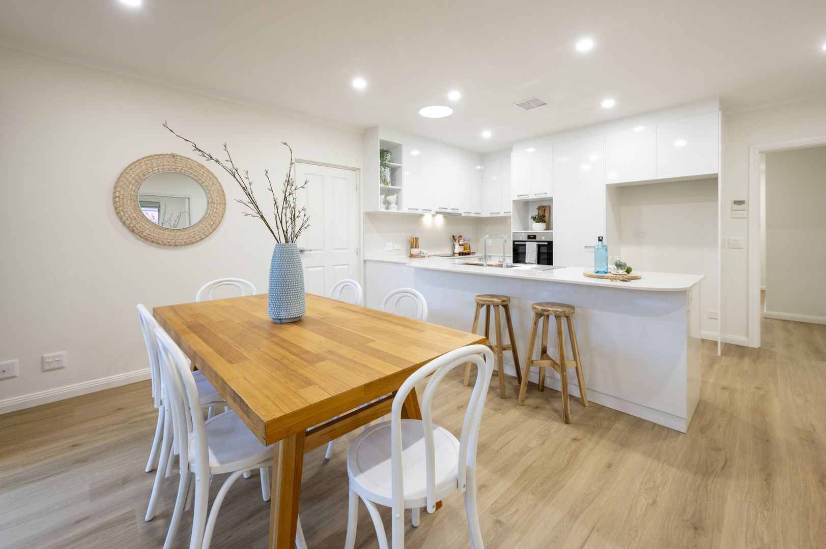 Eldercare Old Oxford Court: spacious two-bedroom villa near the beach