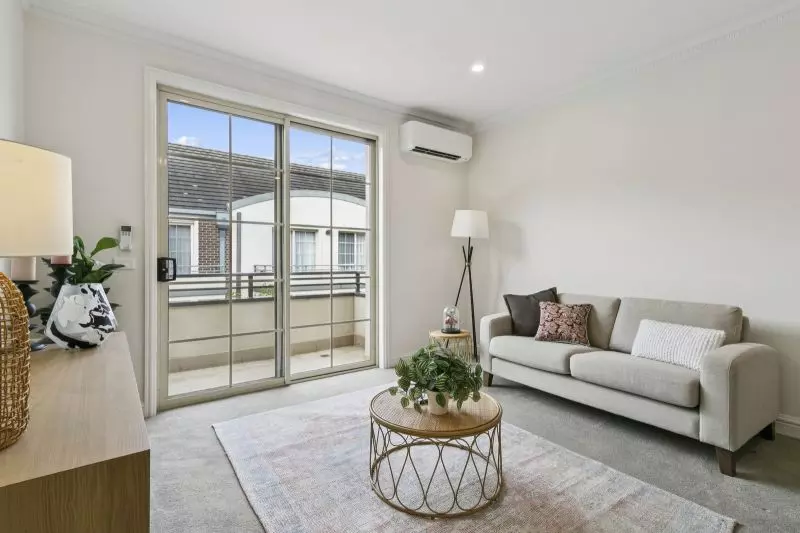 One-bedroom apartment with a large double balcony