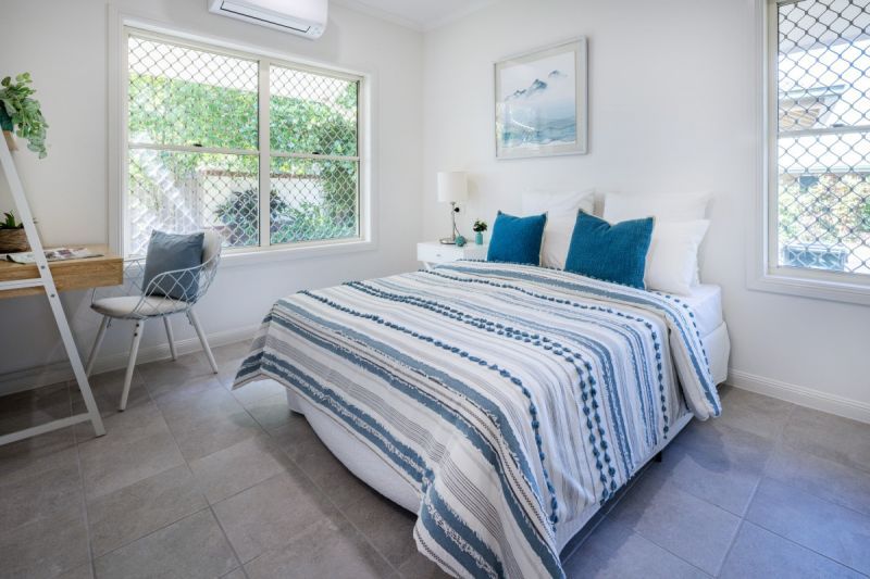 Charming two-bedroom unit close to amenities