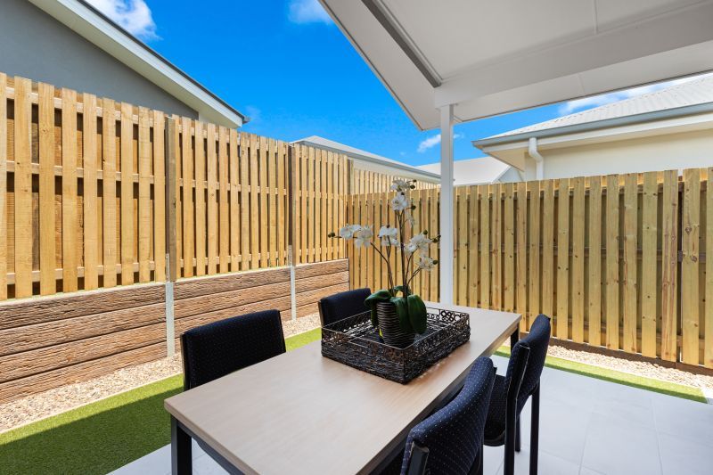 Practically new! Stones throw to community facilities!