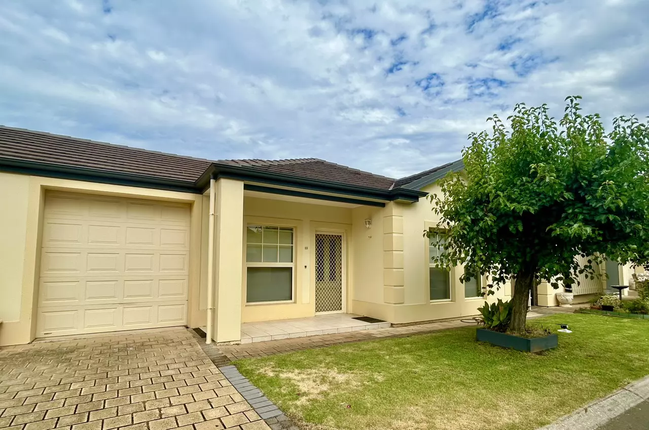 Spacious Villa with private covered courtyard in Stuart Grove Retirement Village