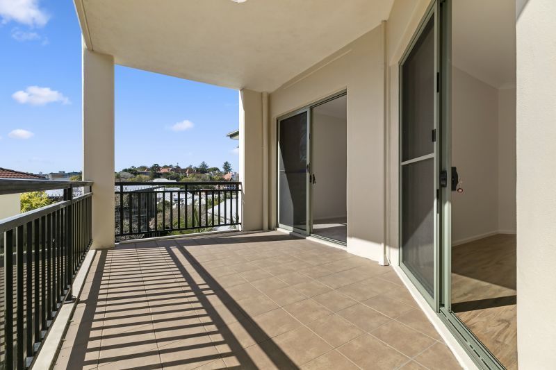 Light-filled one-bedroom apartment with study