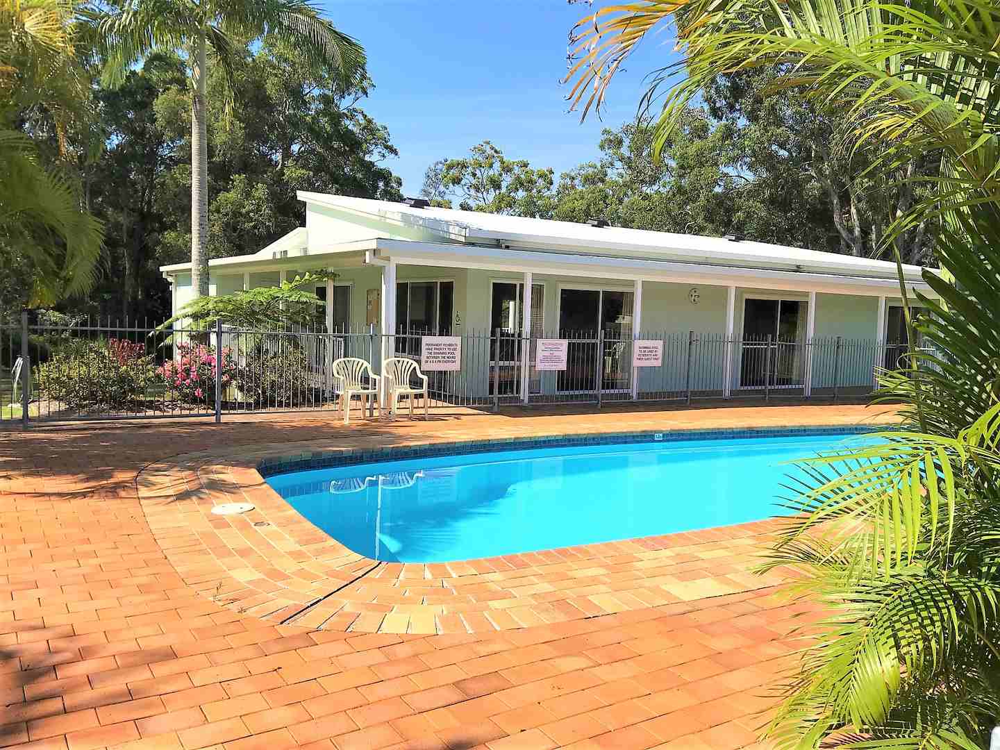 Convenience location 2 bedrooms house is open for adding new retirement home ideas