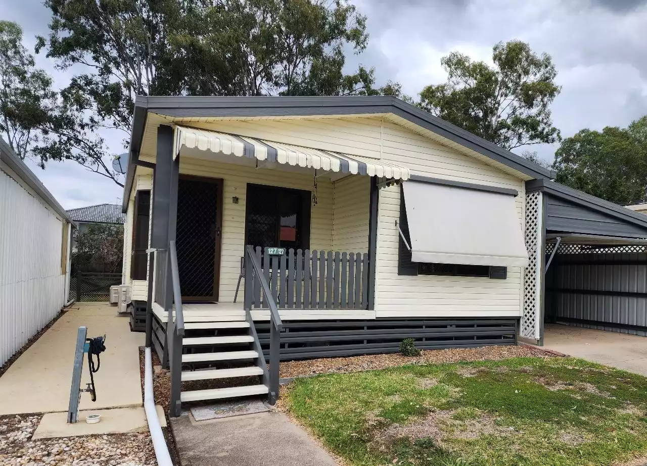 2 Bedroom Villa - Outdoor Areas - Large Garage - Shed - Backing onto Tranquil Green Spaces - NEW LISTING!