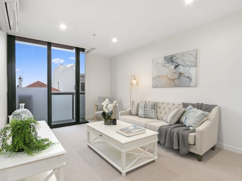 Bright, Airy Apartment with Balcony Views and Modern Finishes