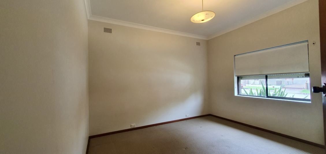 Seeking female flatmate