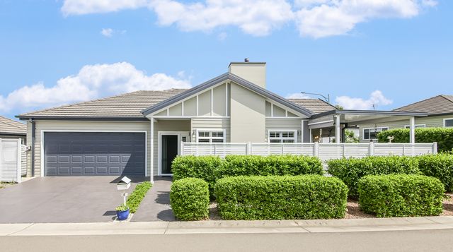 Bright and Breezy - beautifully manicured home