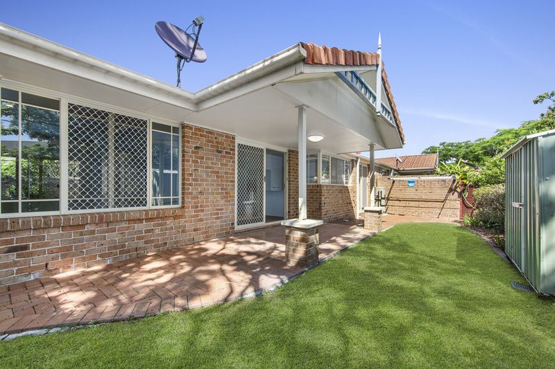 Sunny Two Bedroom, full refurbishment