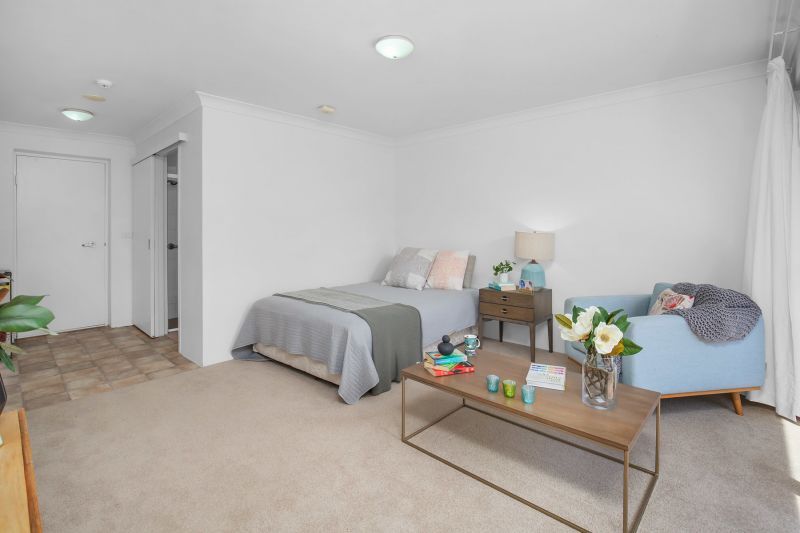 SL34 - Supported Living with balcony, close to lift