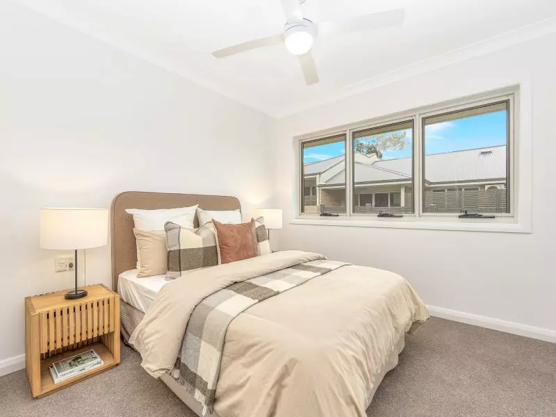 Stylish, single-level living with golf course views