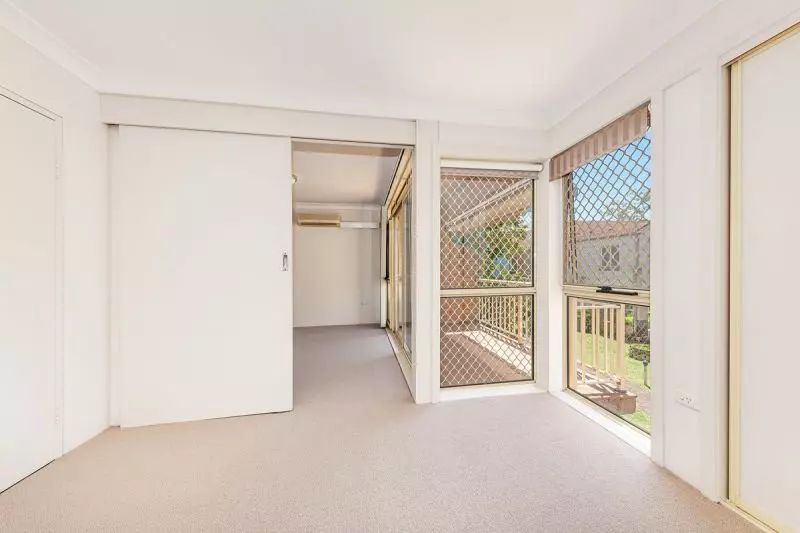 DELIGHTFULLY SUNNY APARTMENT OVERLOOKING THE GARDENS