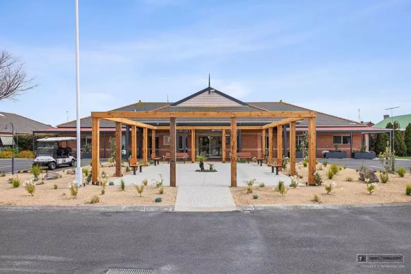 Newly Renovated Retirement Living Unit!