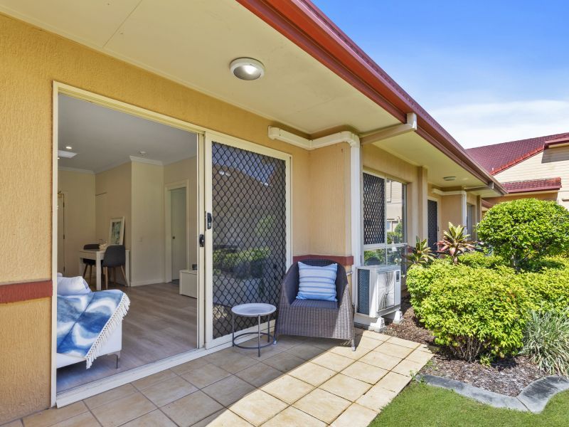 One-bedroom apartment located in a quiet and peaceful setting.